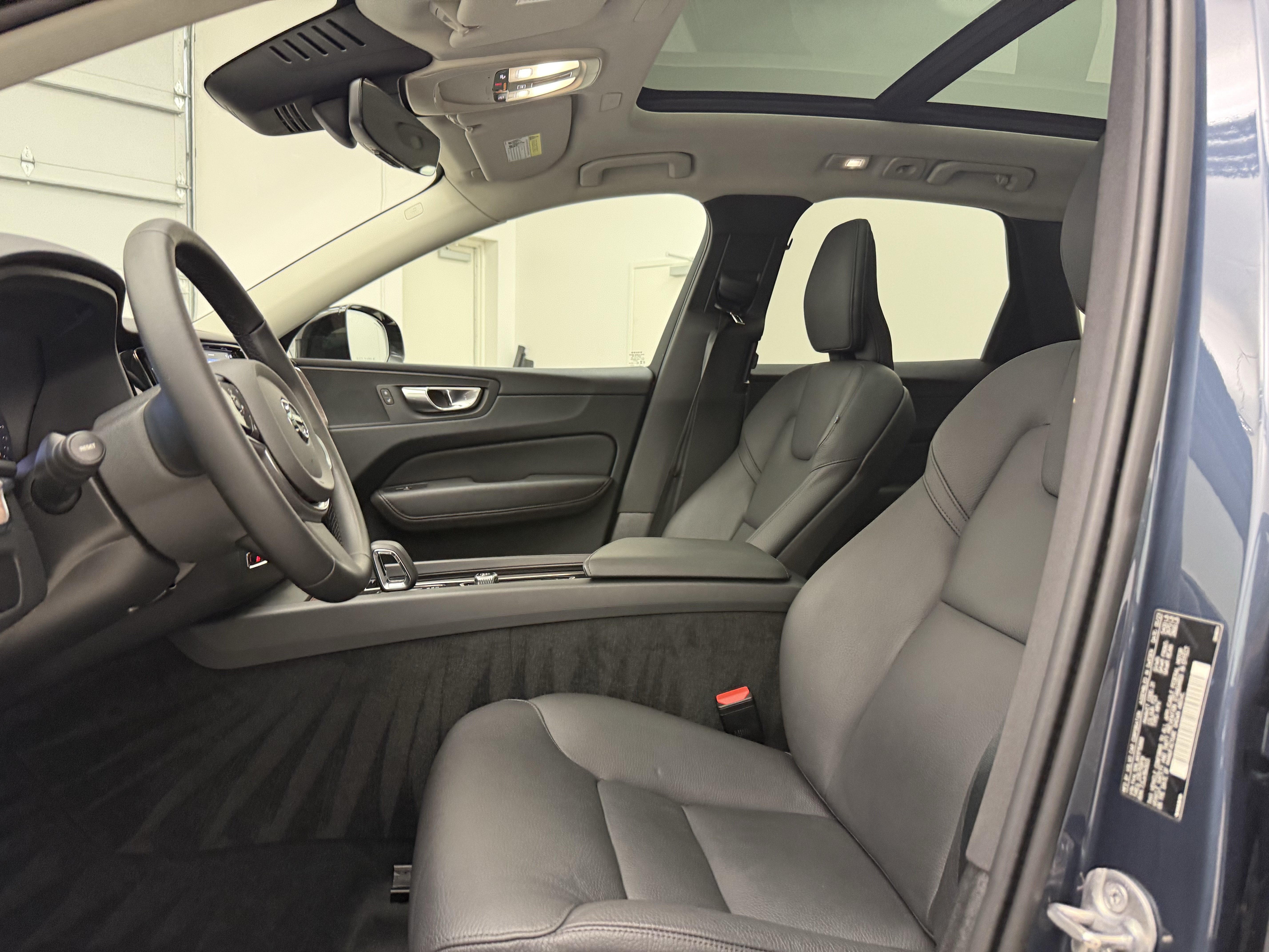Certified 2024 Volvo XC60 B5 Plus AWD/4WD image 12