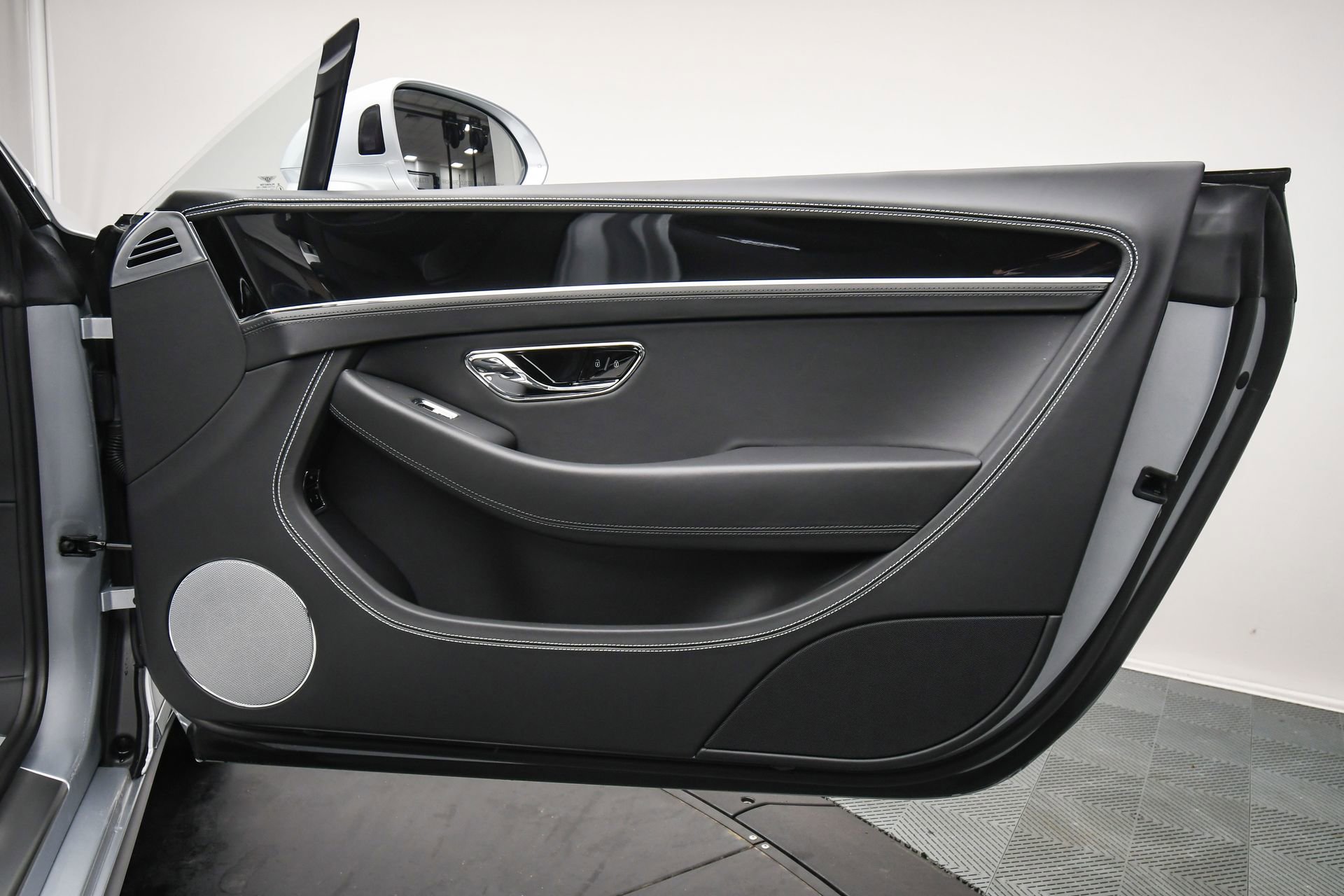 New 2026 Bentley Continental GTC AWD/4WD image 40
