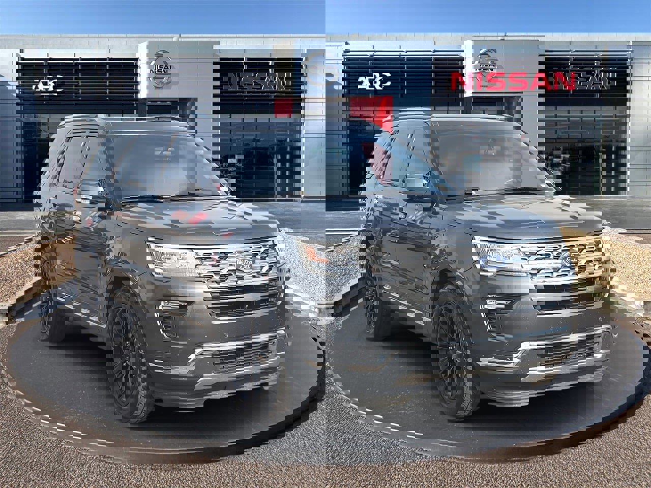 Used 2018 Ford Explorer Limited image 3