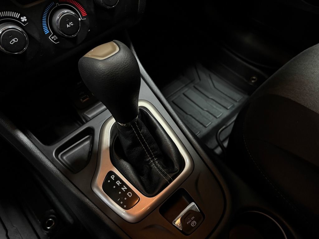 Used 2018 Jeep Cherokee Latitude FWD image 29