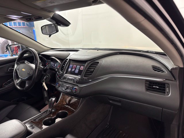 Used 2015 Chevrolet Impala LT FWD image 27