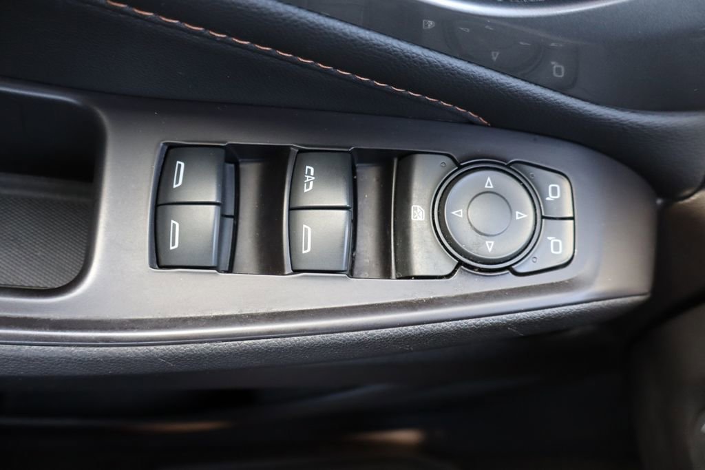 Used 2020 Chevrolet Traverse LT FWD image 27