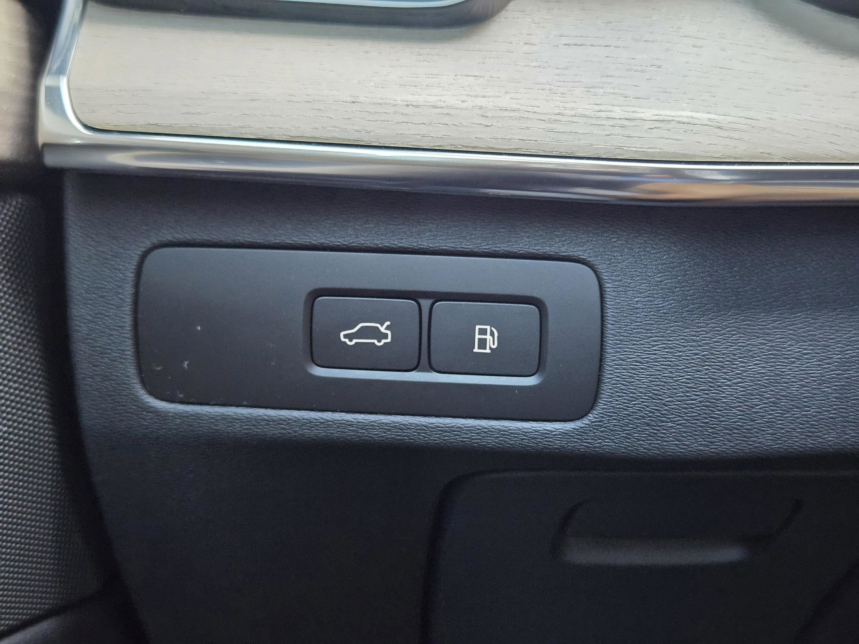 Certified 2025 Volvo XC90 T8 Plus w/ Protection Package Premier image 23