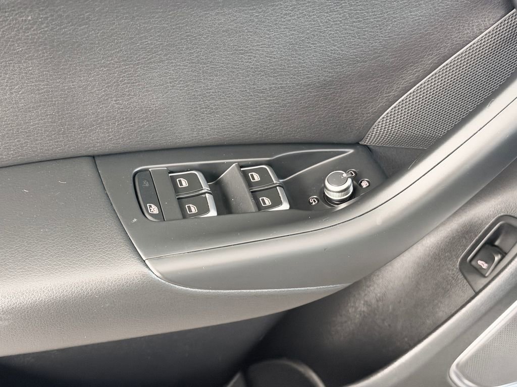 Used 2018 Audi Q3 2.0T Premium Plus w/ Premium Plus Package image 23