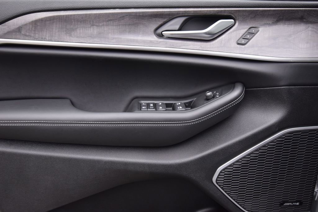 Used 2025 Jeep Grand Cherokee Limited 4xe image 13