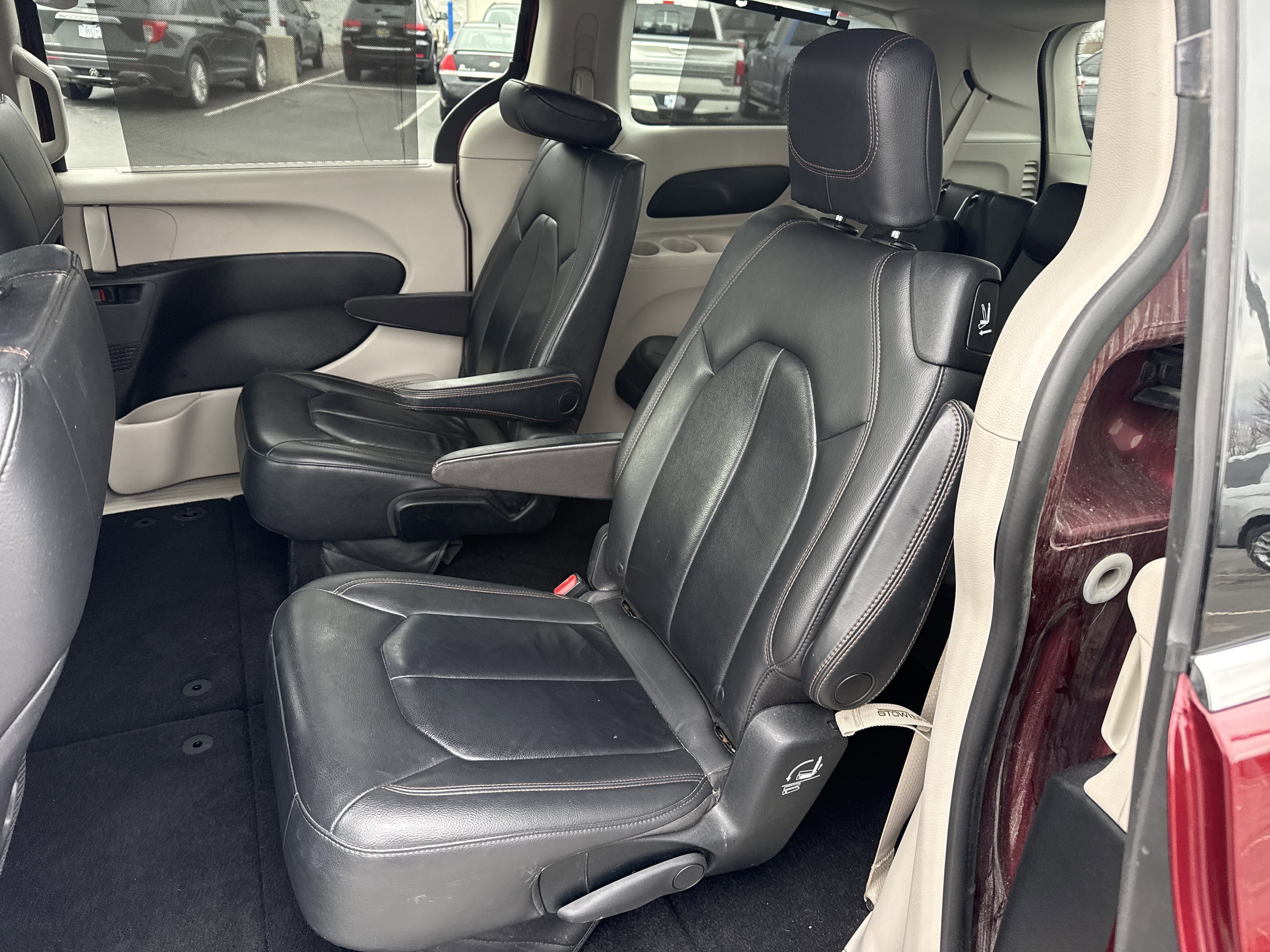 Used 2017 Chrysler Pacifica Touring-L image 15