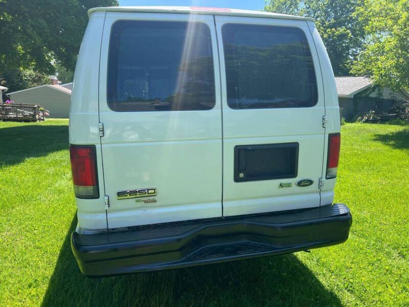 Used 2014 Ford E-250 and Econoline 250 Extended w/ Commercial Cargo Van Package RWD image 4