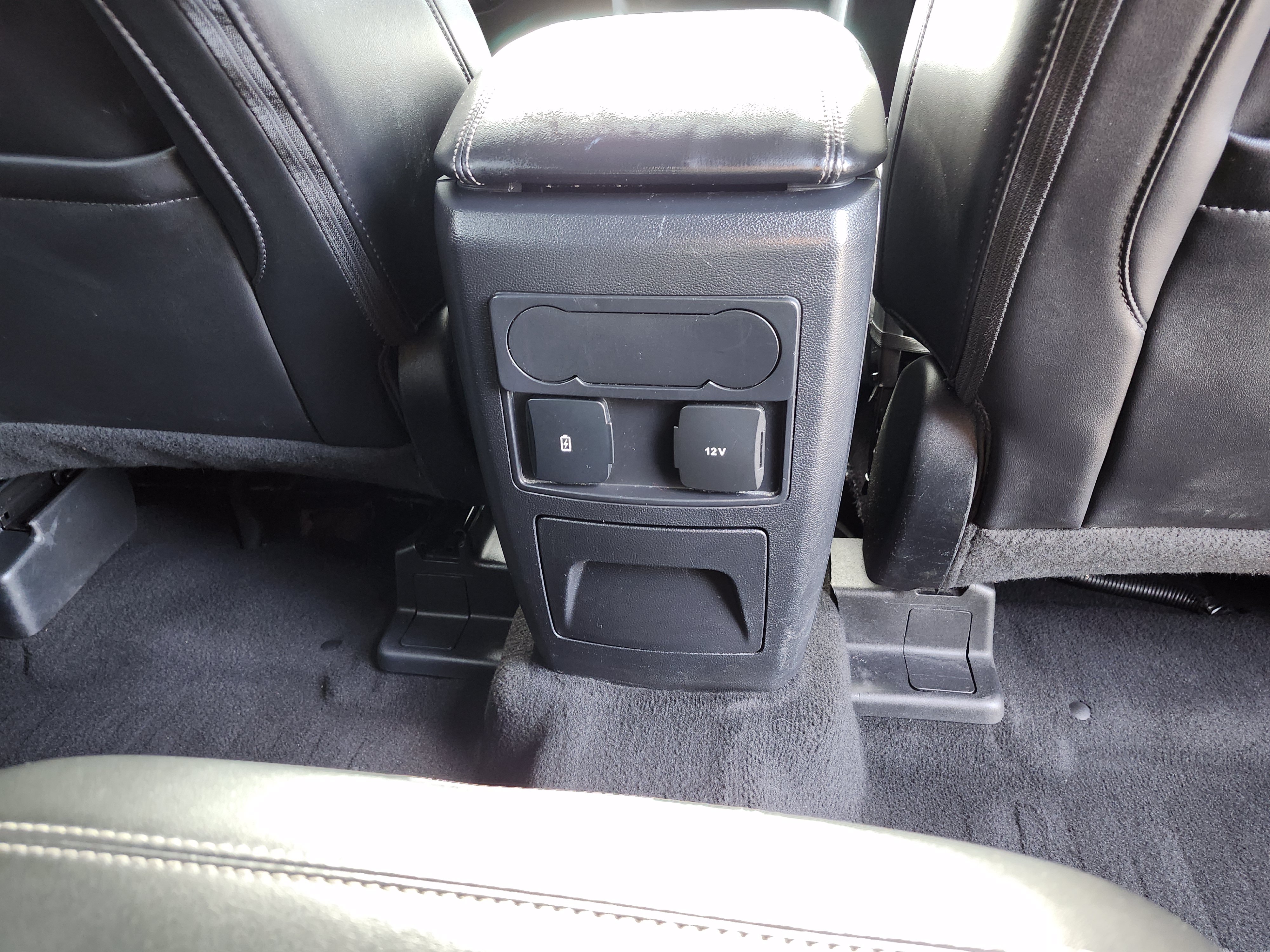 Used 2024 Ford Explorer XLT w/ Equipment Group 202A RWD image 21