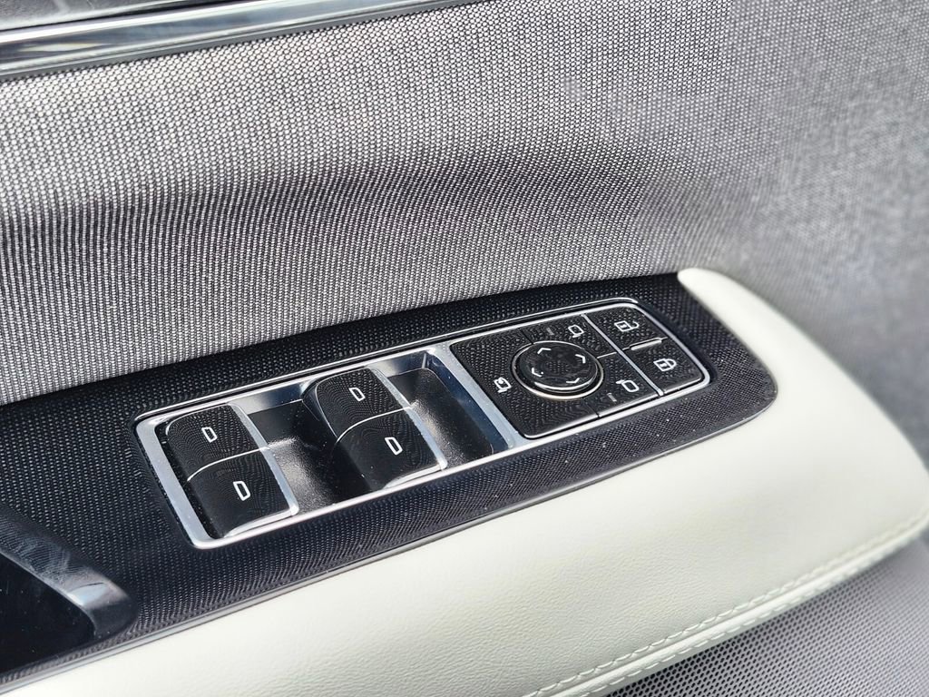 Used 2025 Cadillac Escalade IQ Luxury 1 w/ LPO, Radiant Package image 17