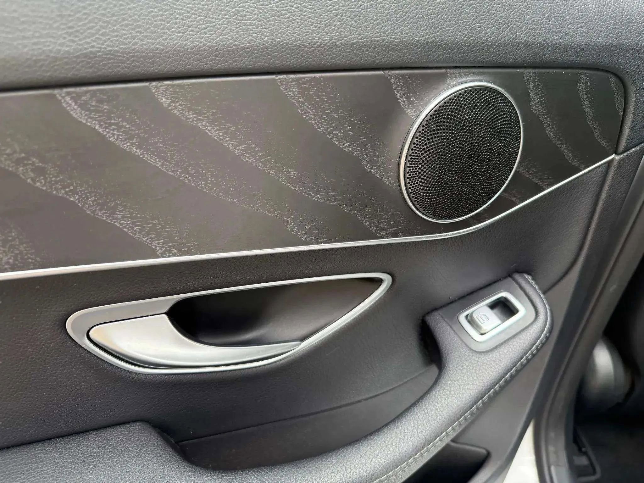 Used 2016 Mercedes-Benz C 300 4MATIC Sedan image 9