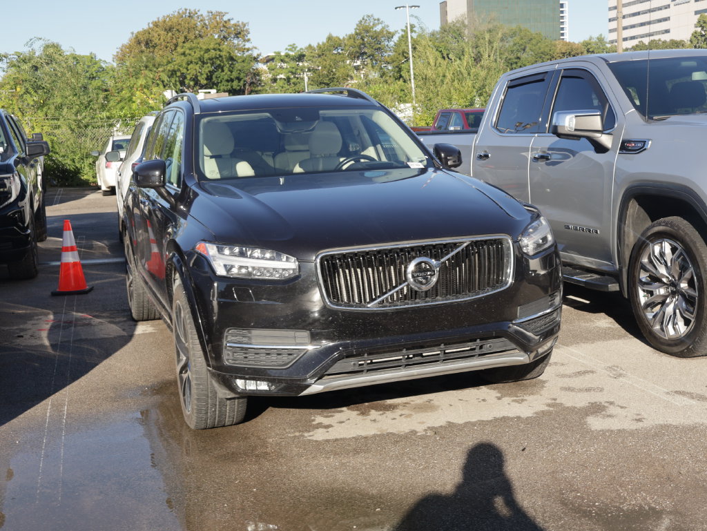 Used 2018 Volvo XC90 T6 Momentum w/ Convenience Package AWD/4WD image 4