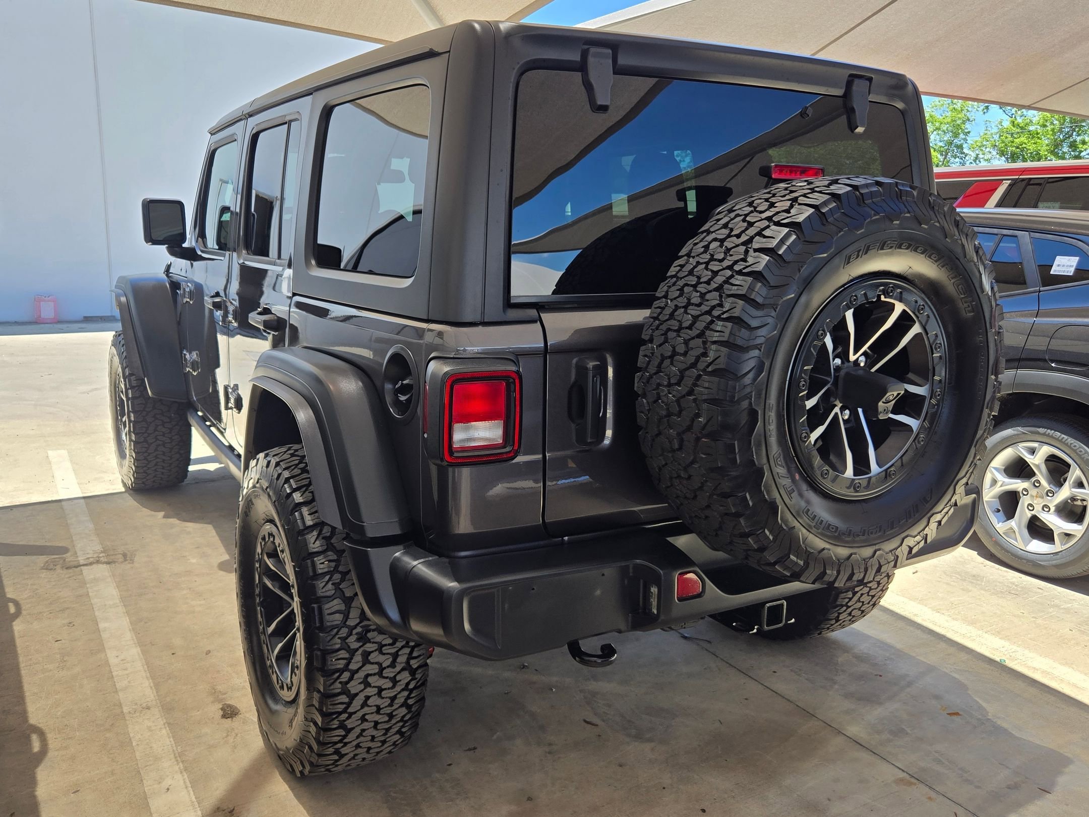 Used 2025 Jeep Wrangler Unlimited Sport AWD/4WD image 4