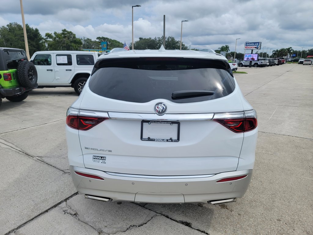 Used 2024 Buick Enclave Essence FWD image 4