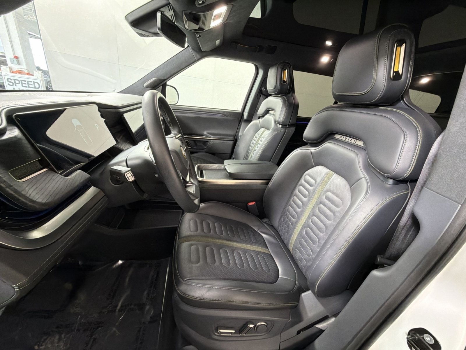 Used 2022 Rivian R1S Launch Edition AWD/4WD image 13
