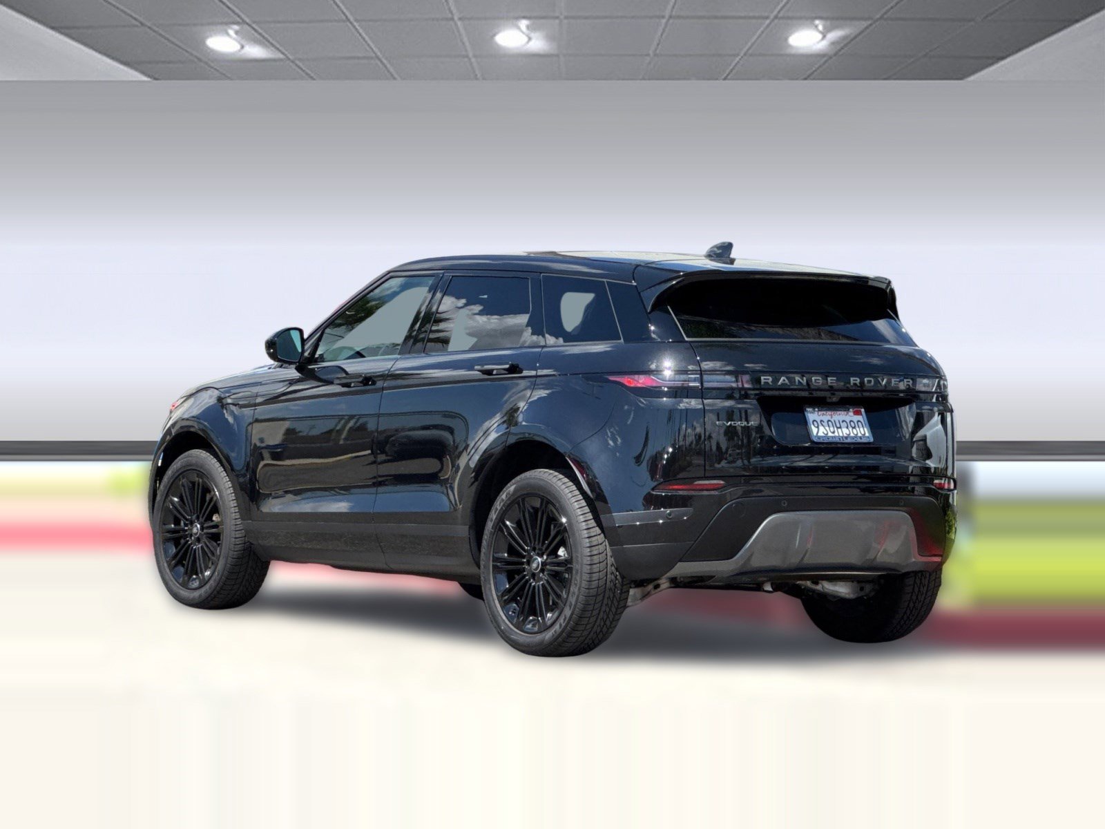 Used 2025 Land Rover Range Rover Evoque S image 3