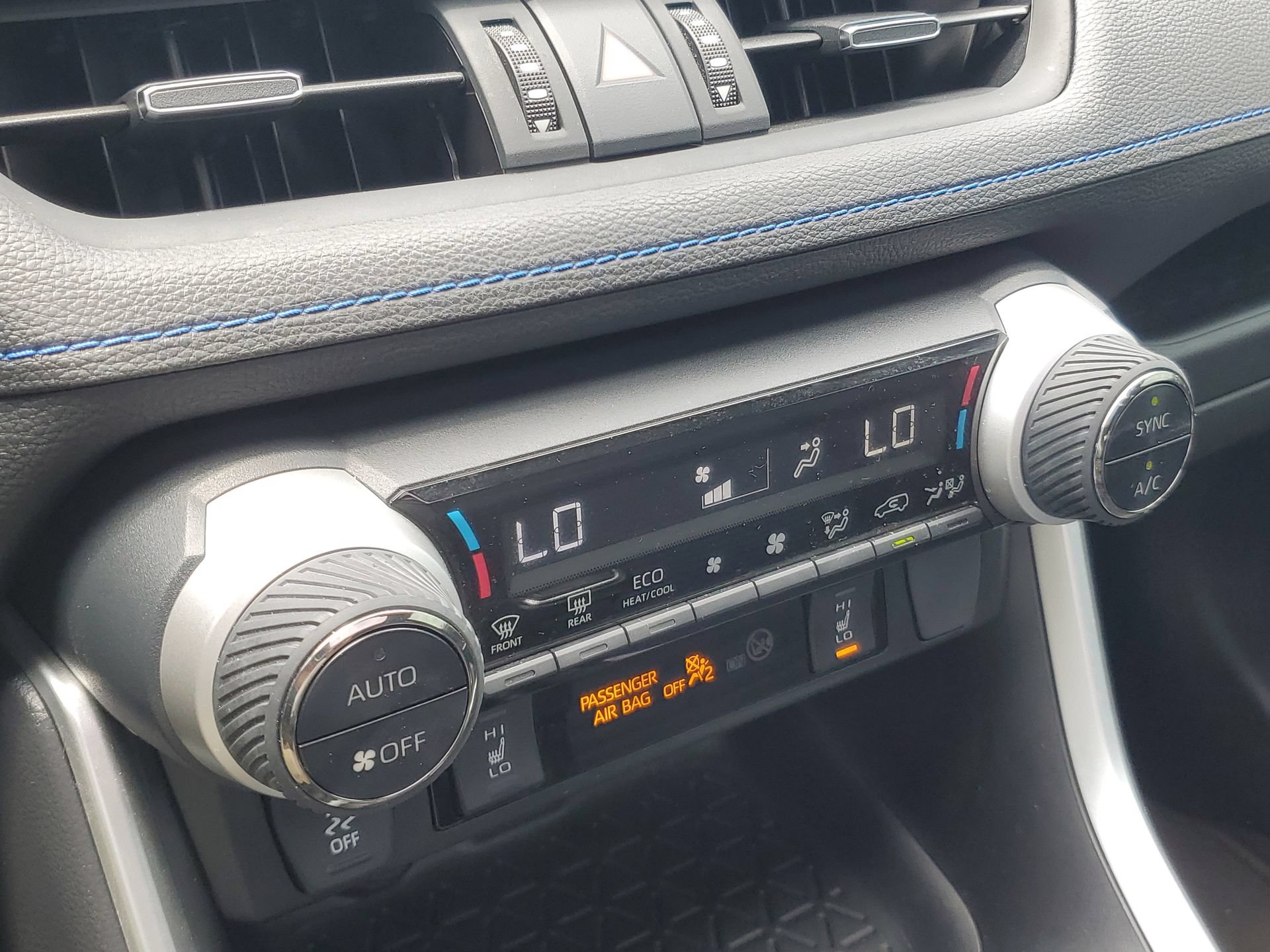 Used 2019 Toyota RAV4 XSE w/ XSE Weather Package AWD/4WD image 32