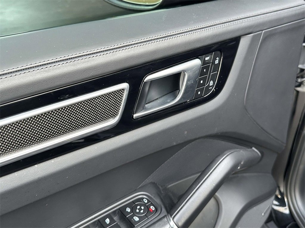 Used 2022 Porsche Cayenne GTS image 19