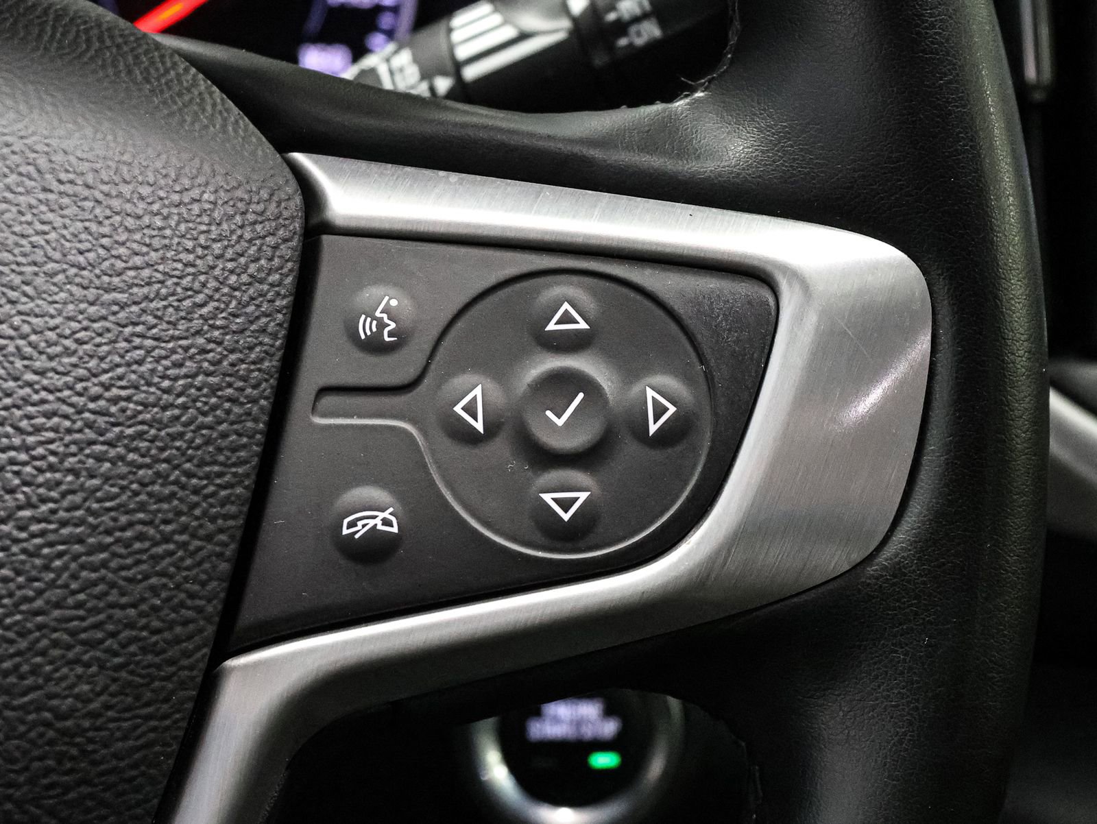 Used 2024 GMC Terrain SLT image 32