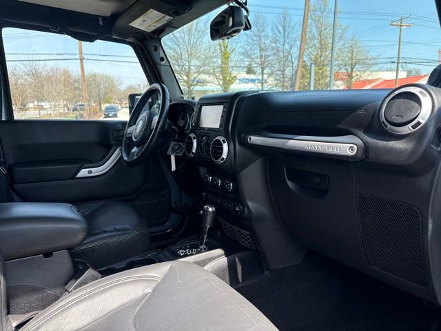 Used 2014 Jeep Wrangler Unlimited Rubicon w/ Connectivity Group image 28