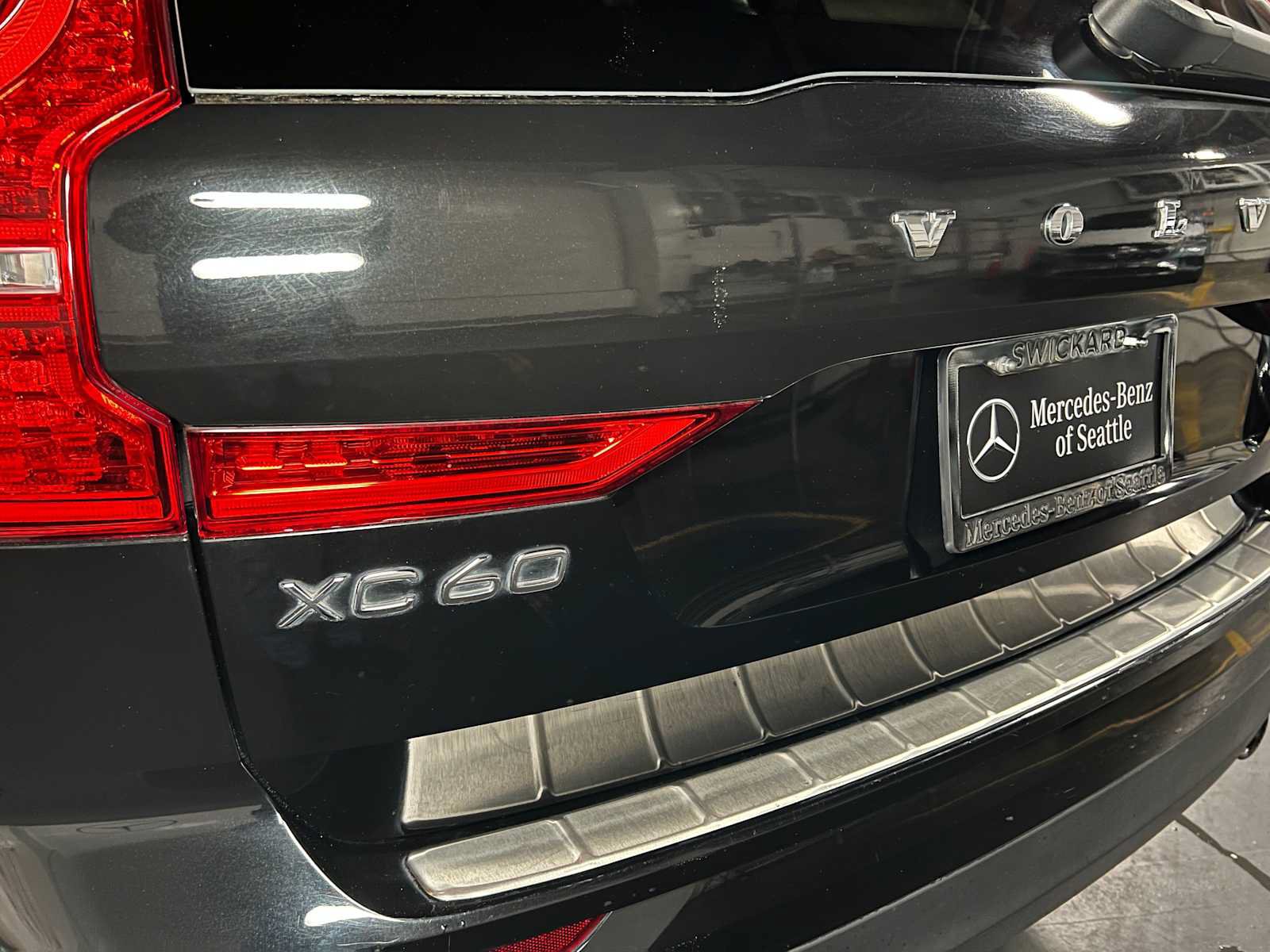 Used 2019 Volvo XC60 T5 Momentum w/ Protection Package Premier AWD/4WD image 18