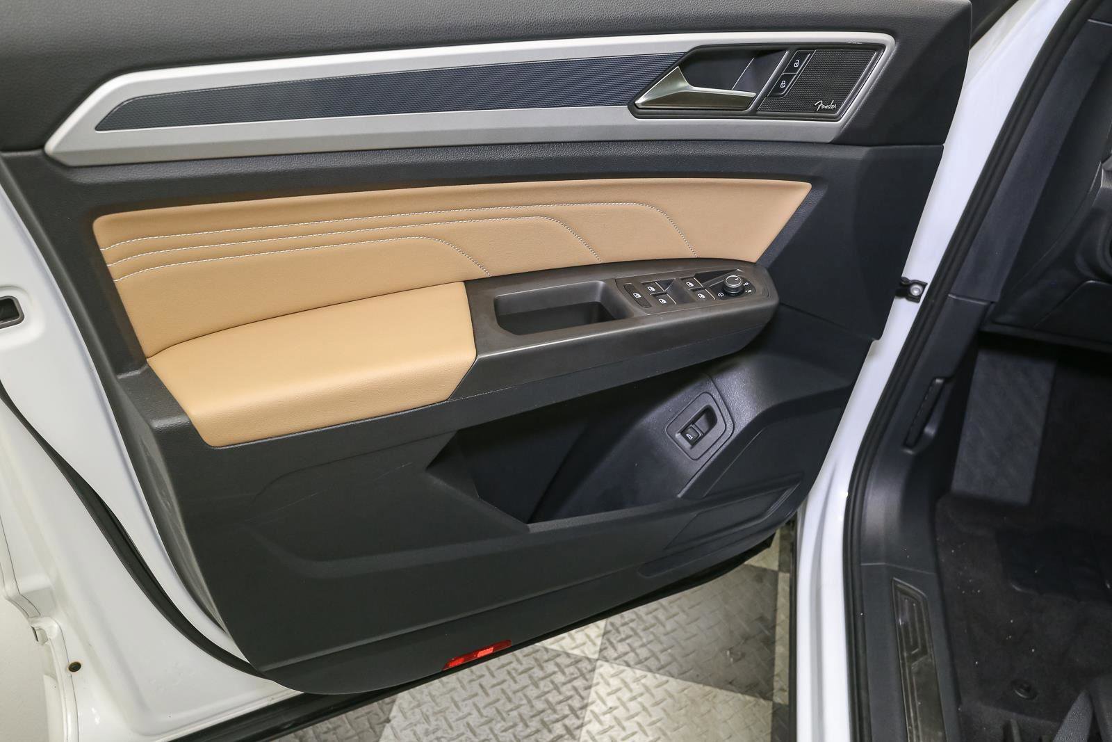 Certified 2023 Volkswagen Atlas Cross Sport SEL Premium R-Line image 44