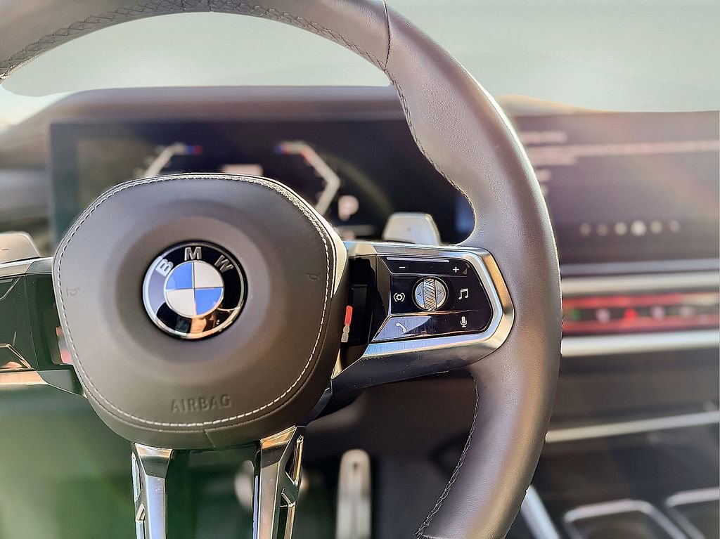 Used 2025 BMW 760i xDrive w/ Executive Package image 23