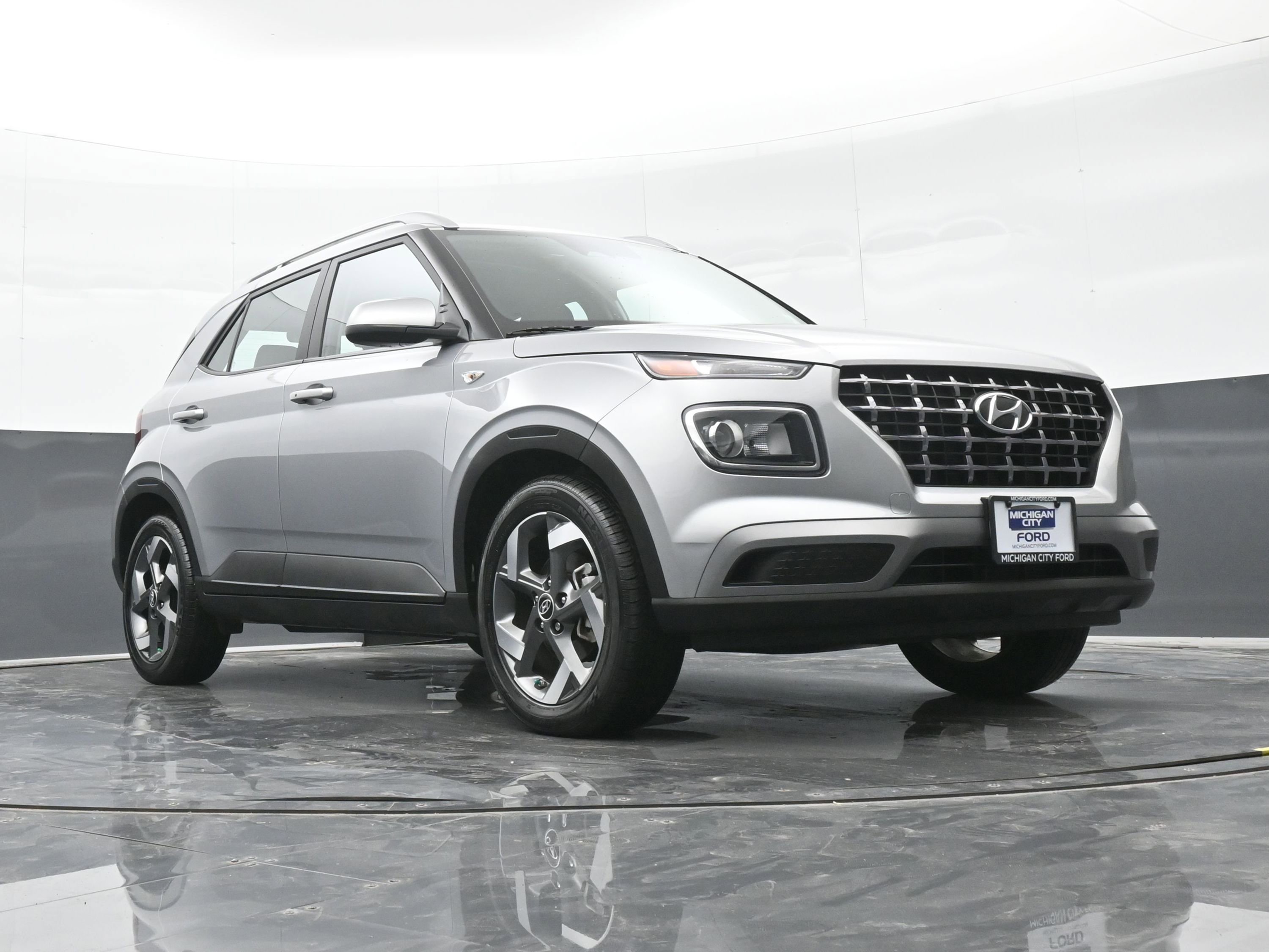 Used 2024 Hyundai Venue SEL image 39