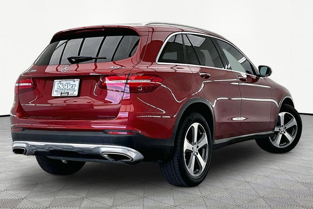 Used 2017 Mercedes-Benz GLC 300 4MATIC image 2