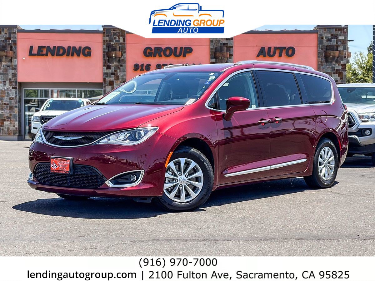 Used 2018 Chrysler Pacifica Touring-L FWD image 1