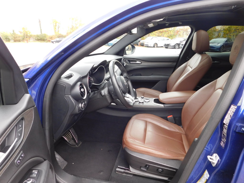 Used 2023 Alfa Romeo Stelvio Ti AWD/4WD image 16