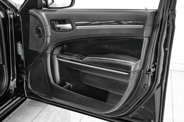 Used 2022 Chrysler 300 Touring w/ Sport Appearance Package image 43