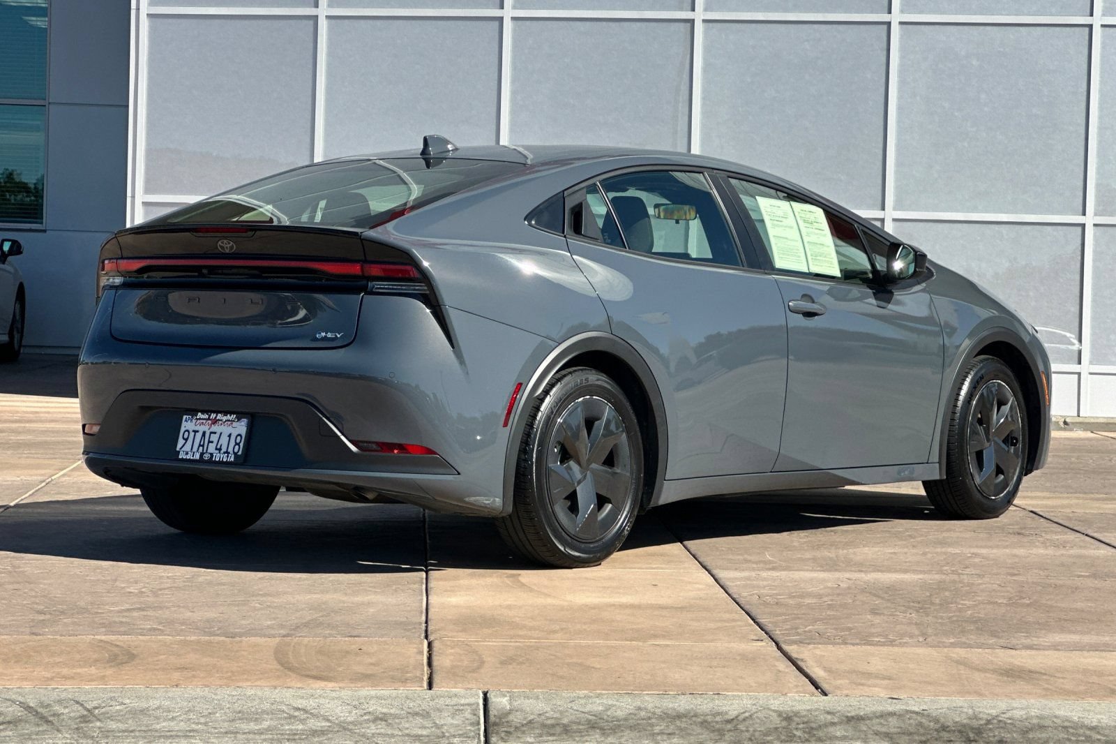Used 2025 Toyota Prius LE FWD image 4
