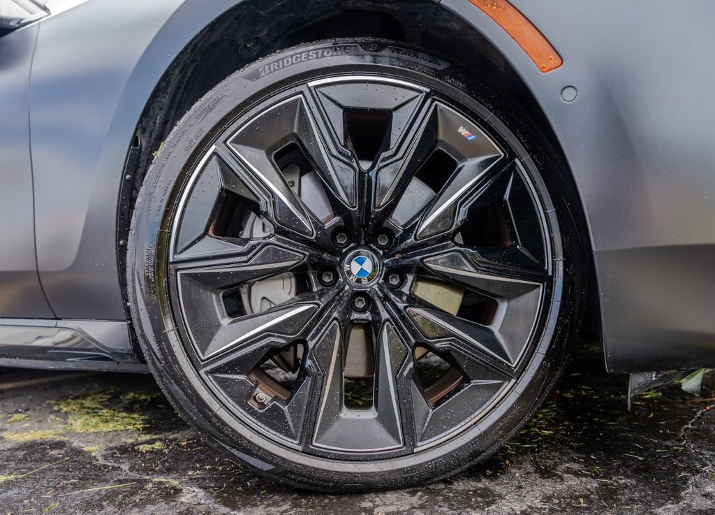 Used 2023 BMW i7 xDrive60 AWD/4WD image 32