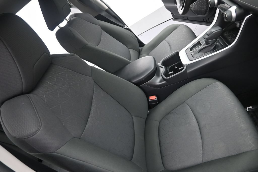 Used 2025 Toyota RAV4 XLE FWD image 11