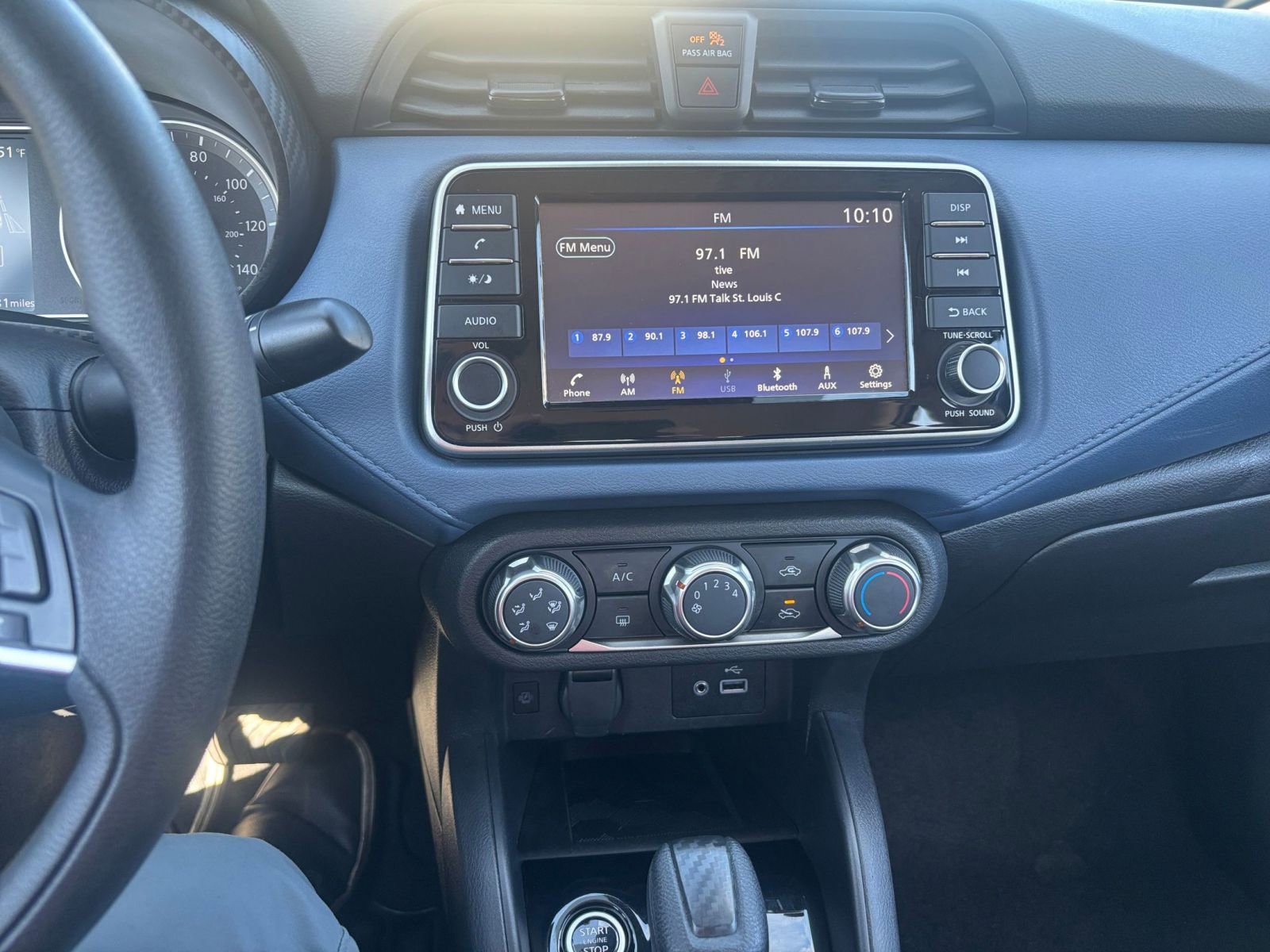 Used 2025 Nissan Versa SV image 17