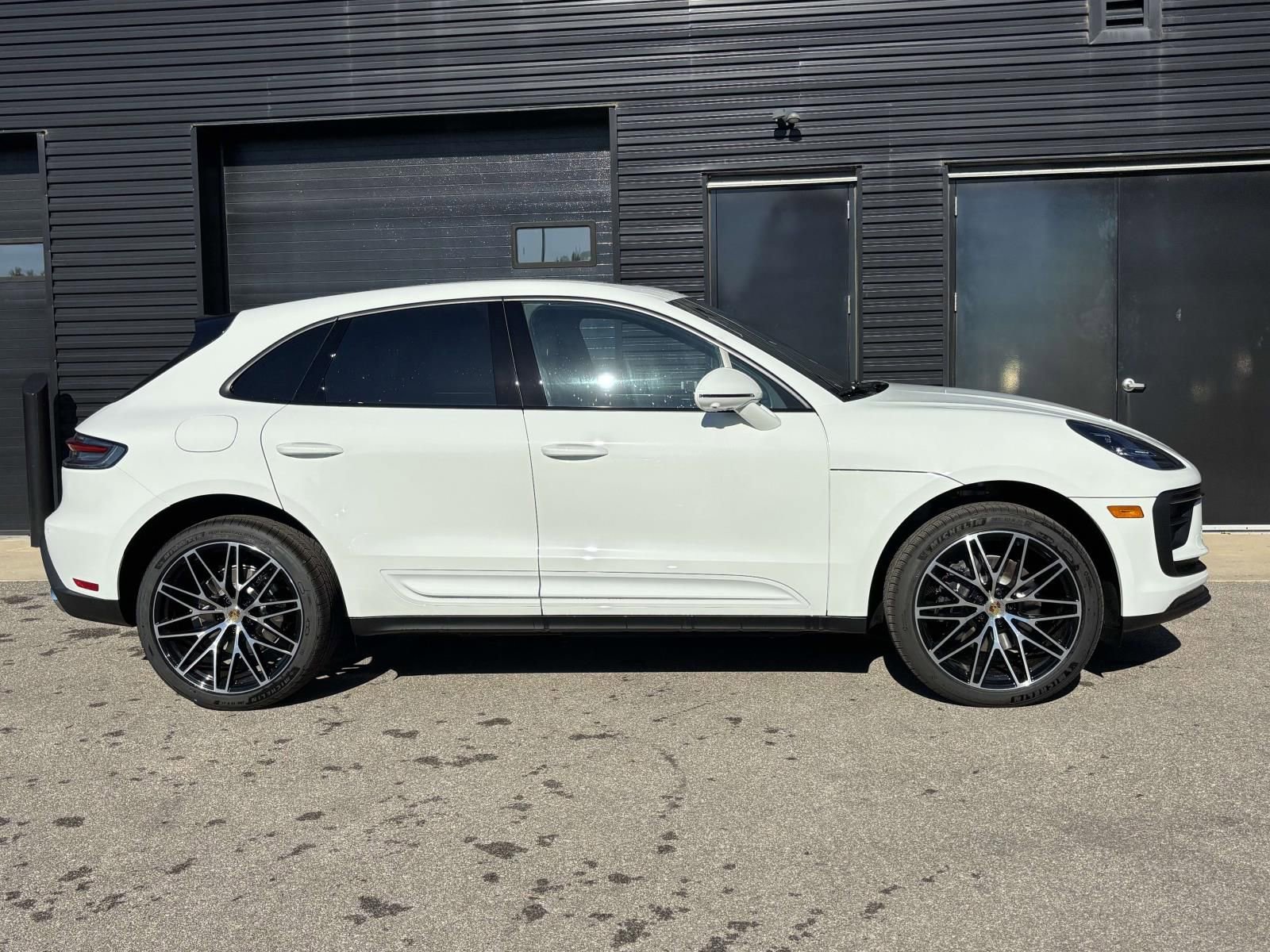 Used 2026 Porsche Macan AWD/4WD image 11