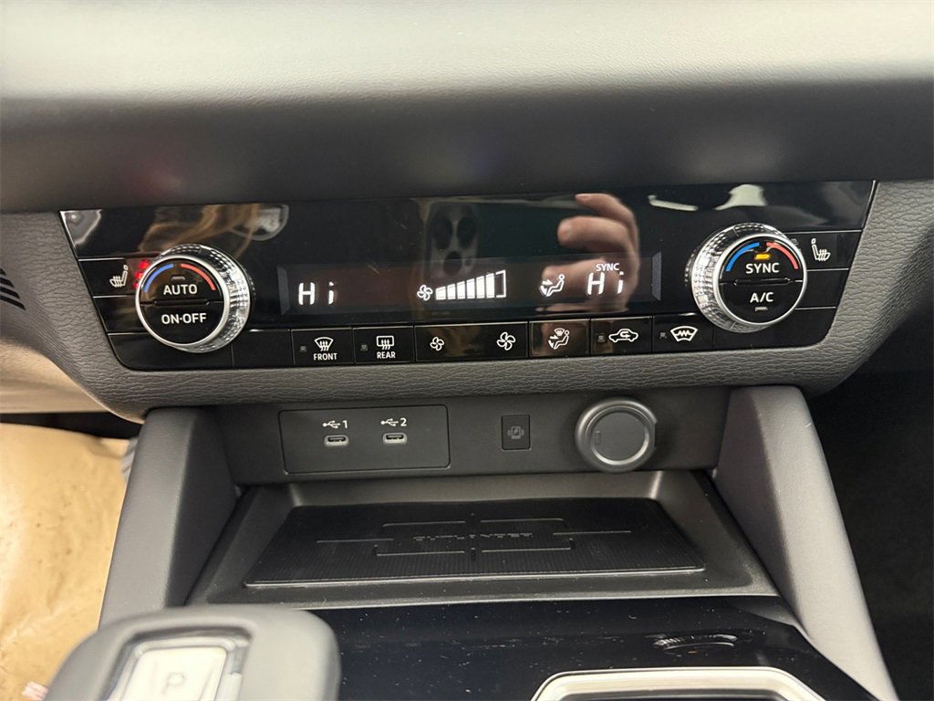 New 2025 Mitsubishi Outlander SE image 27