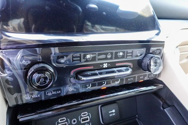 New 2025 Jeep Grand Cherokee Limited w/ Luxury Tech Group II image 21