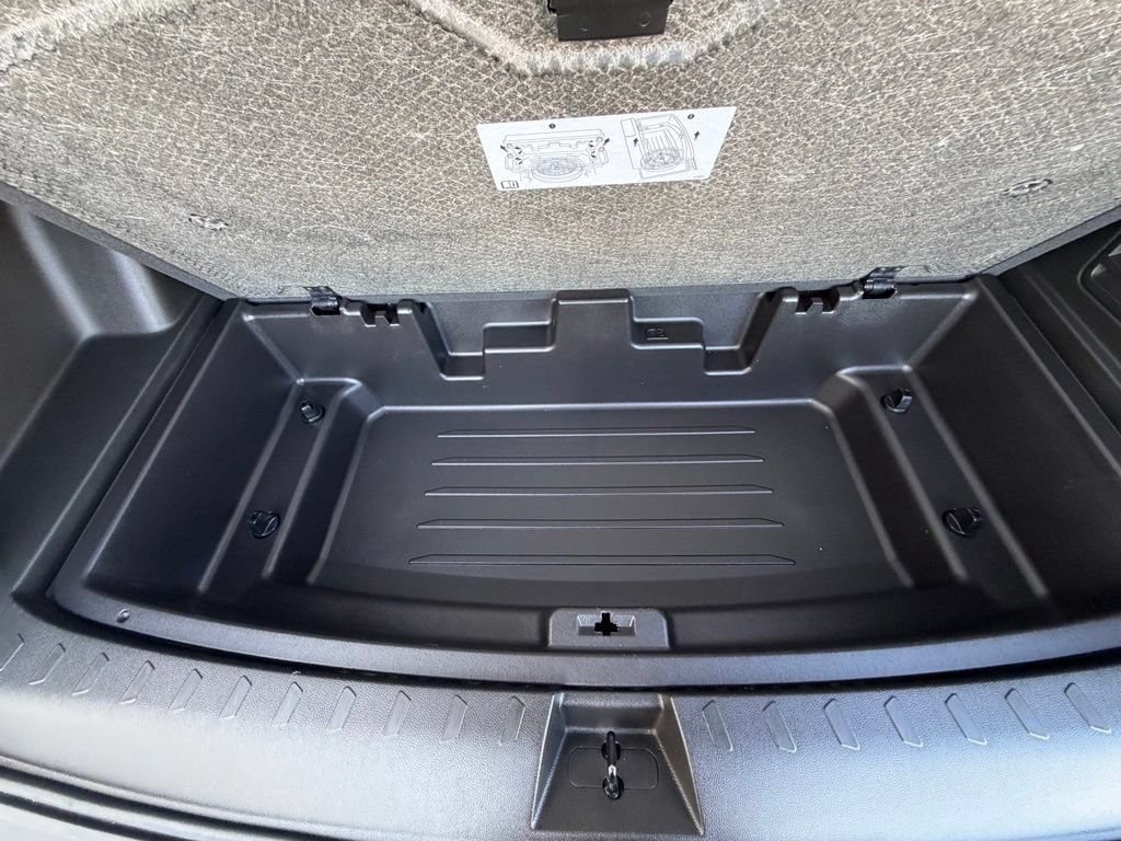 Used 2023 Chevrolet Traverse LT FWD image 30