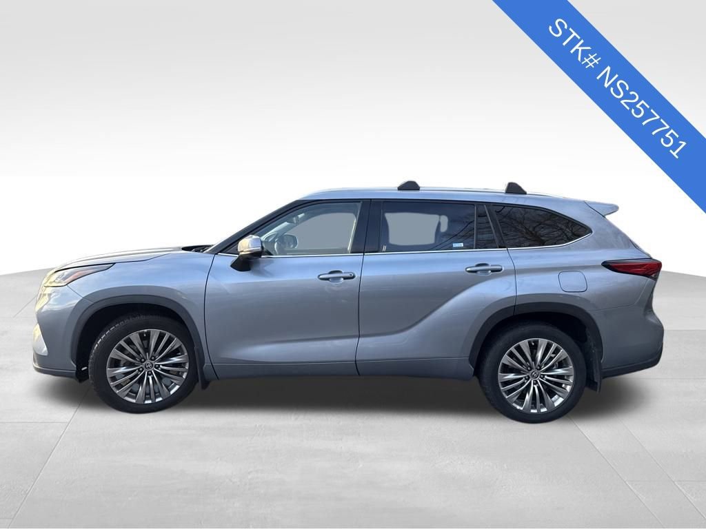 Used 2022 Toyota Highlander Platinum image 4
