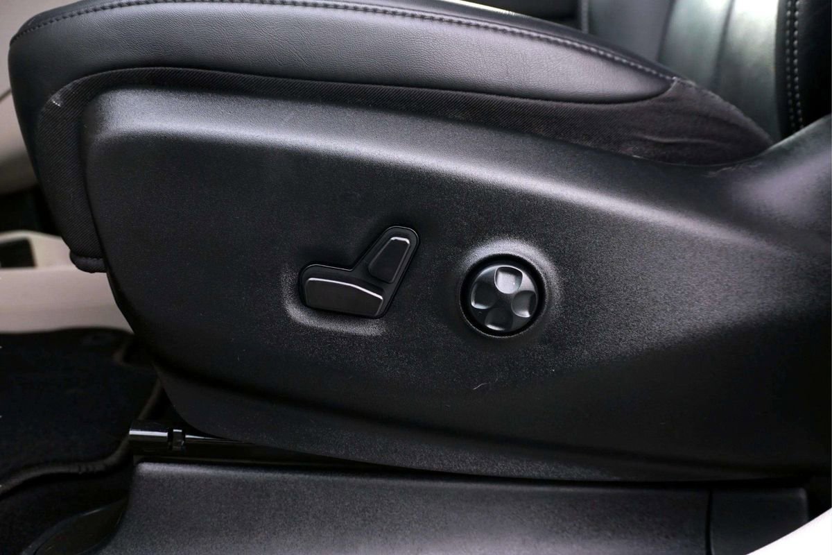 Used 2024 Chrysler Pacifica Touring-L FWD image 18