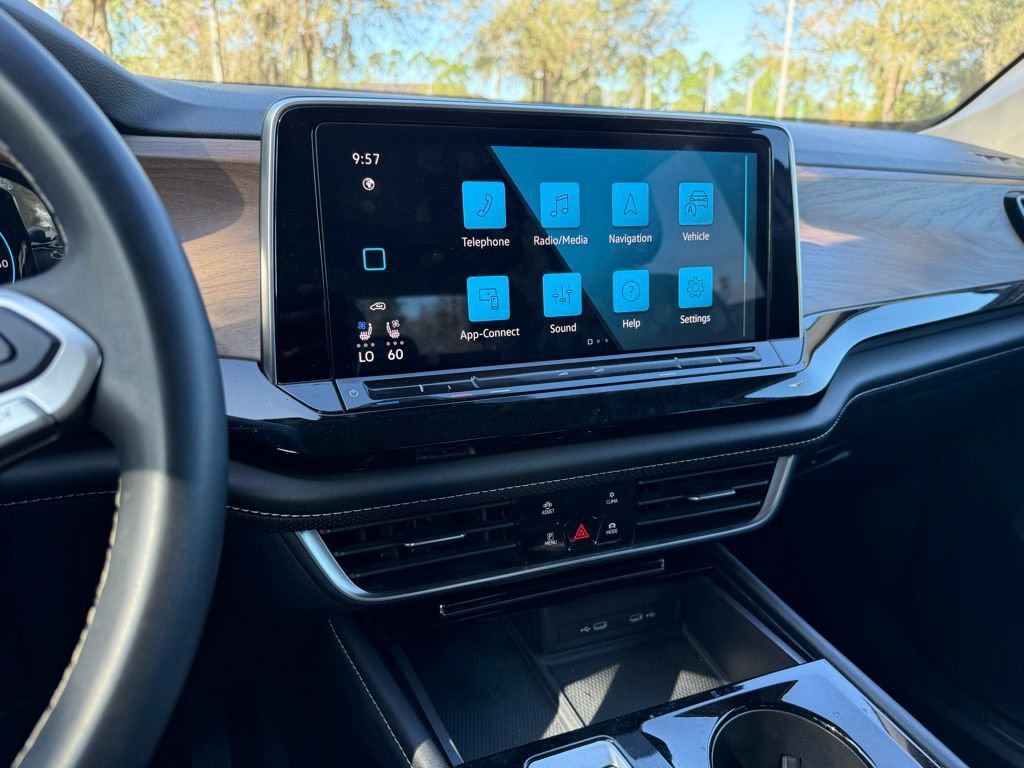 Used 2024 Volkswagen Atlas SE image 23