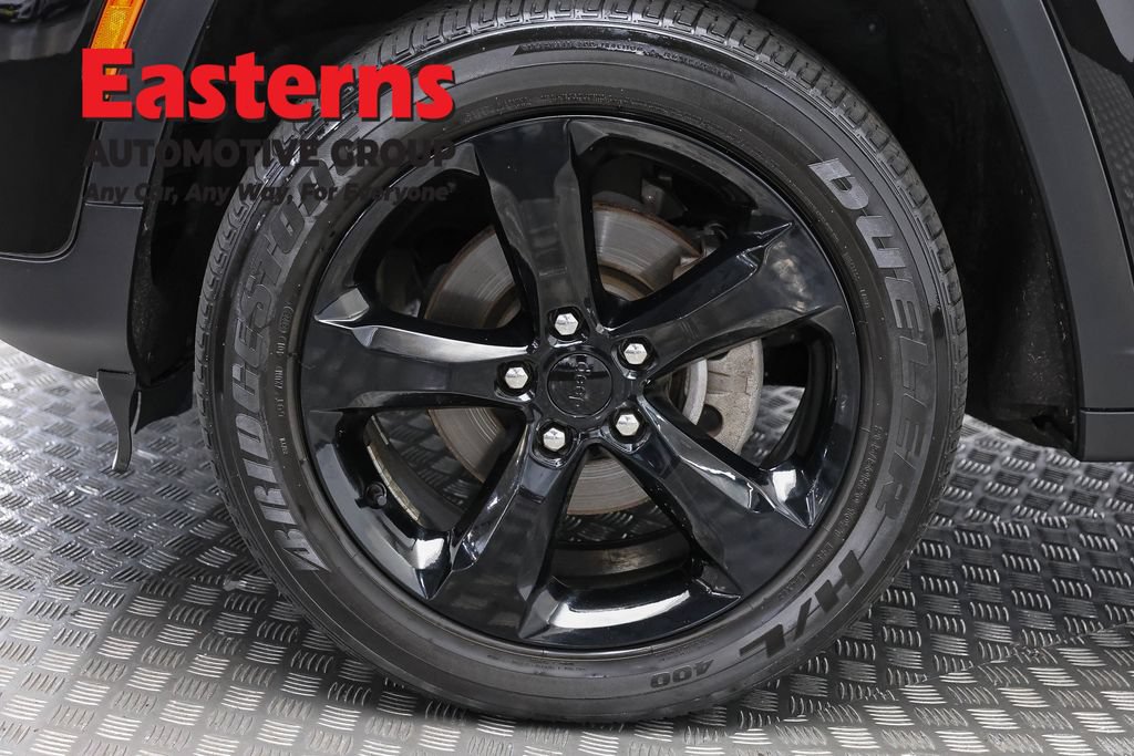 Used 2024 Jeep Grand Cherokee Altitude AWD/4WD image 32