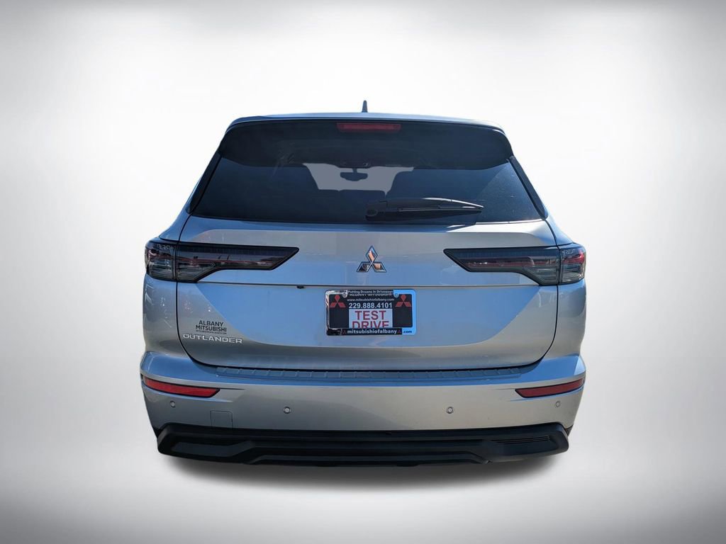 New 2026 Mitsubishi Outlander ES image 4