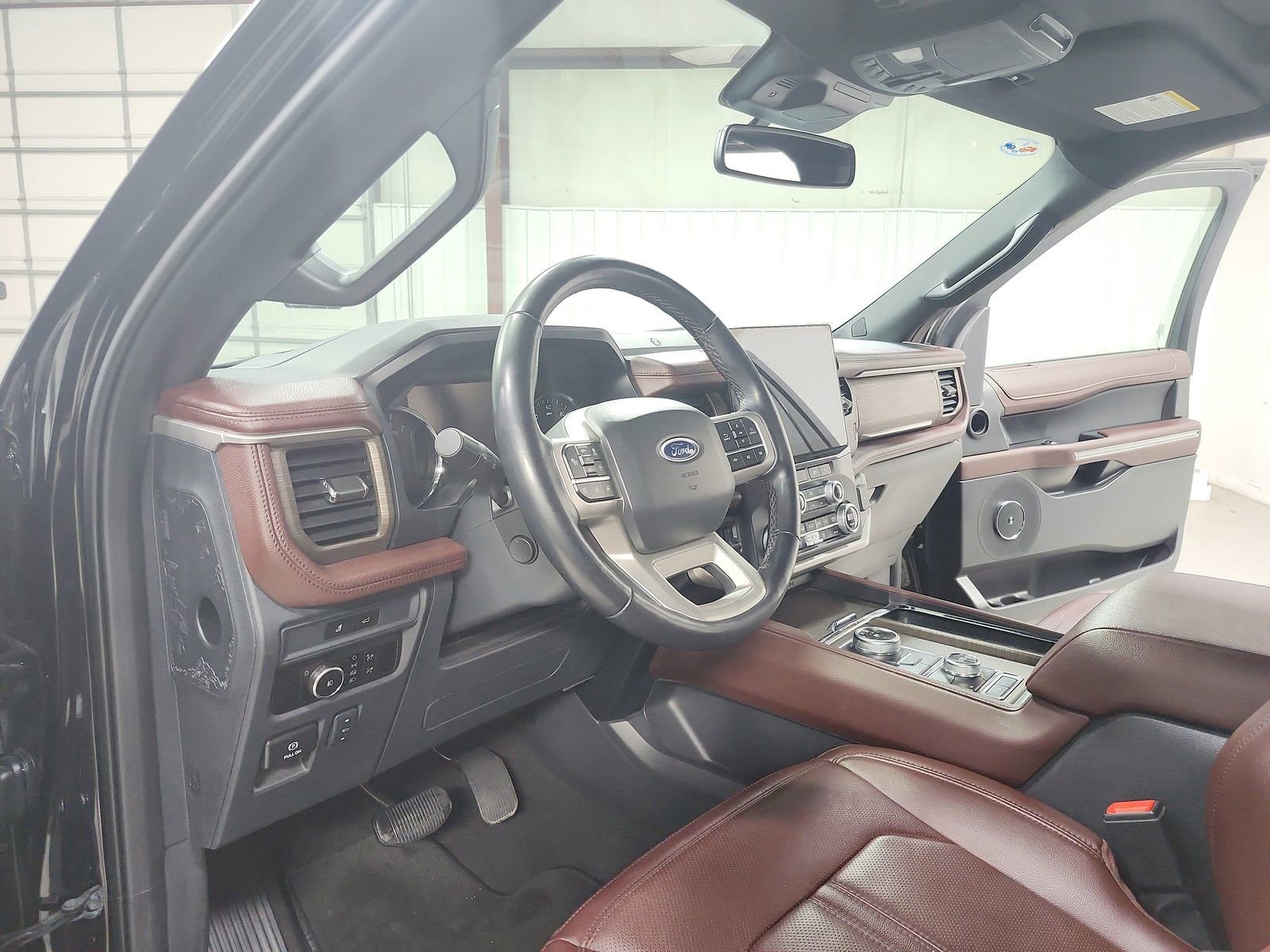 Used 2024 Ford Expedition Limited AWD/4WD image 18
