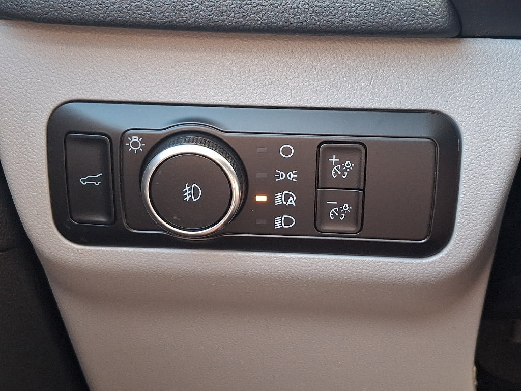 Used 2023 Ford Escape Platinum w/ Premium Technology Package AWD/4WD image 24