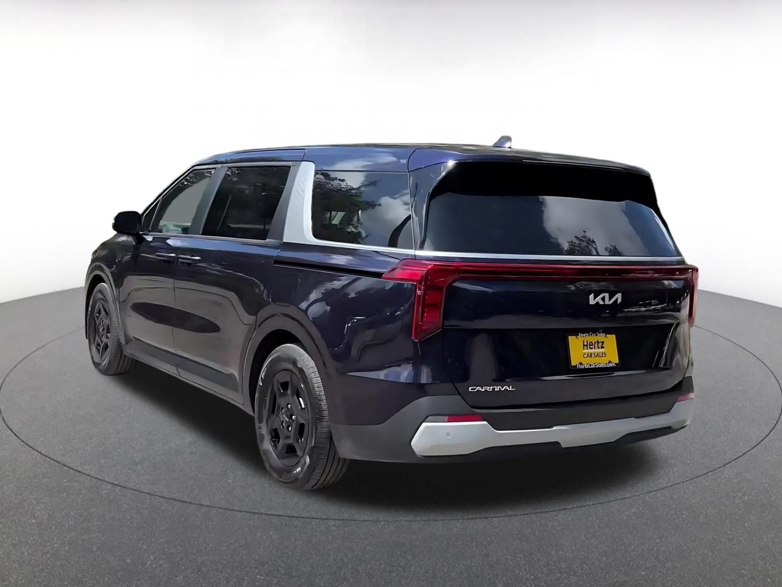 Used 2026 Kia Carnival FWD image 10