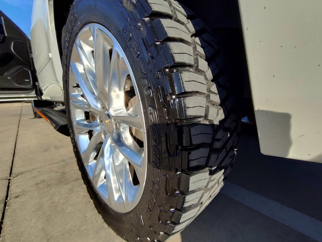 Used 2019 Chevrolet Suburban Premier w/ Premier Plus Edition image 11