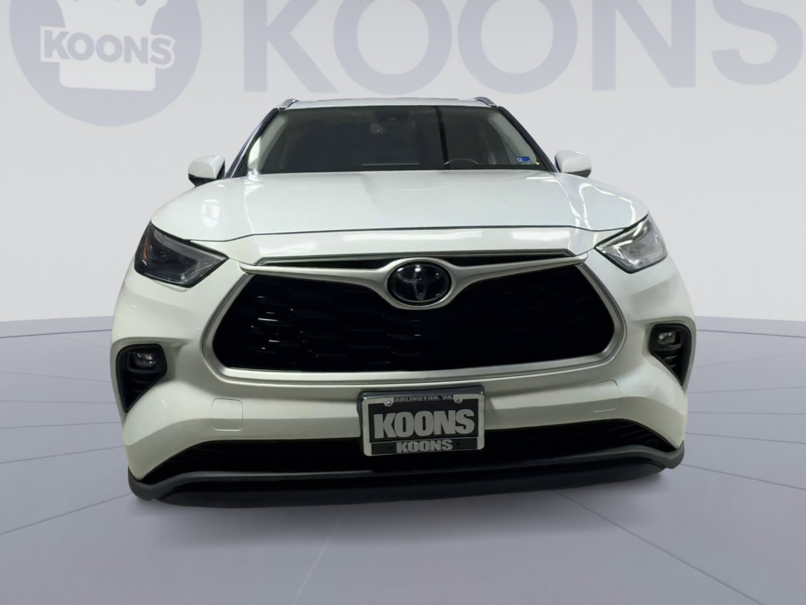 Used 2022 Toyota Highlander XLE AWD/4WD image 4
