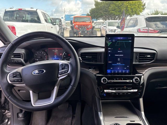 Used 2024 Ford Explorer Limited w/ Limited Technology Package RWD image 11